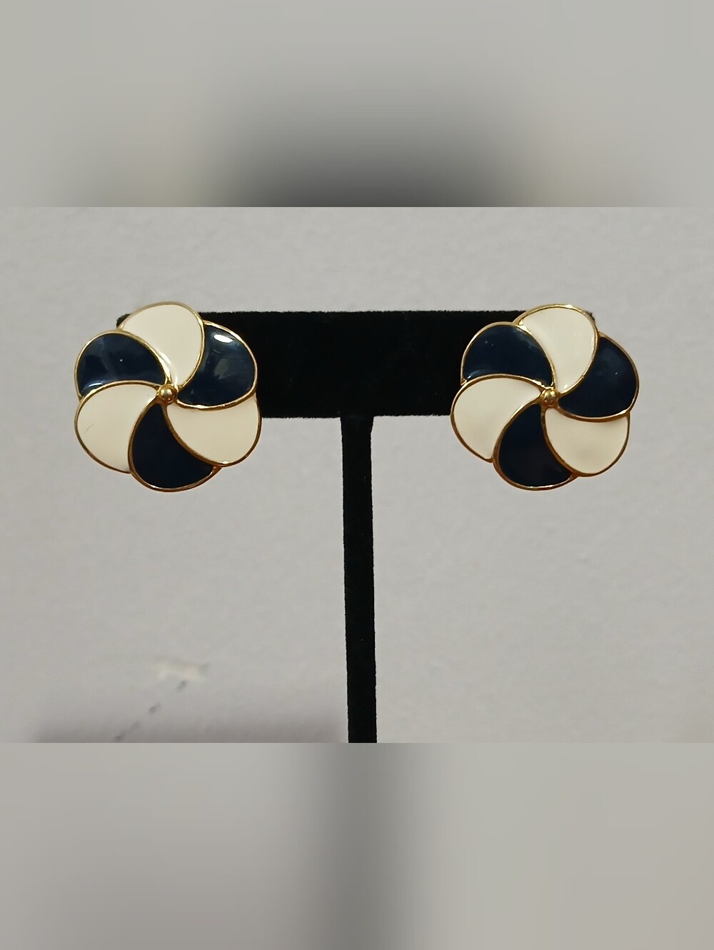 Gold Tone Black and White Swirl Flower Enamel Stud Earrings